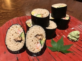 自慢の逸品：自家製≪そば寿司≫