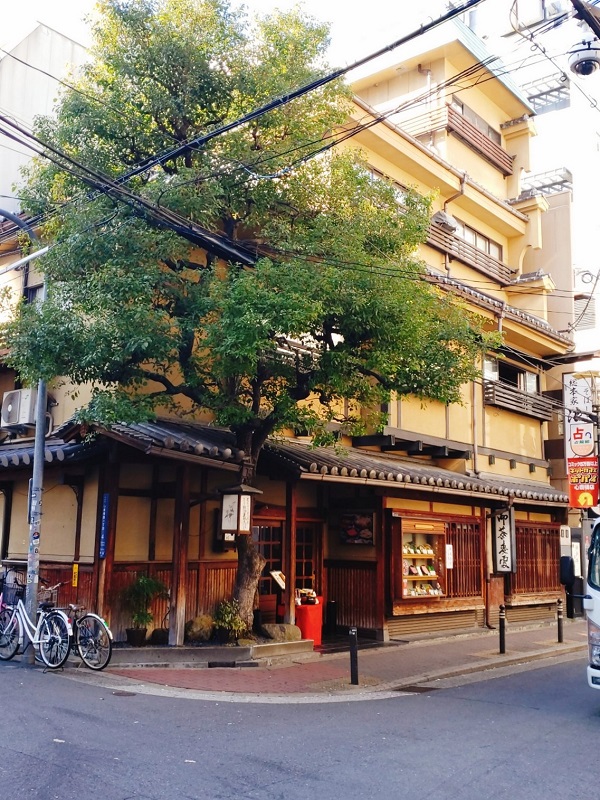 心斎橋駅近［浪花そば心斎橋本店］で愛され続ける逸品